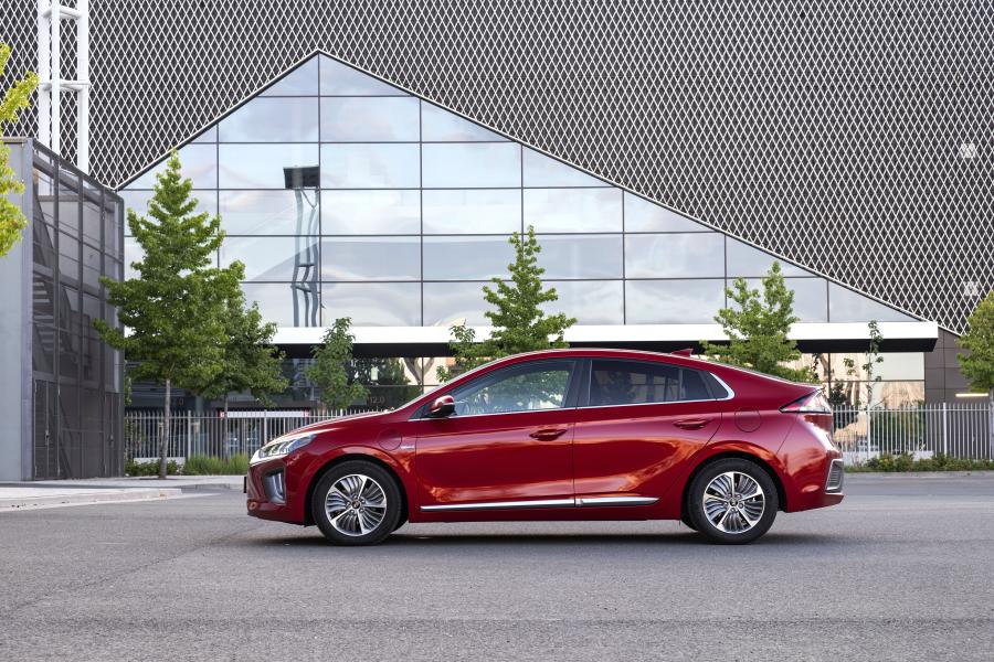  Hyundai IONIQ plug-in (AE) 2019 года  (WW) (фото 39 из 45)